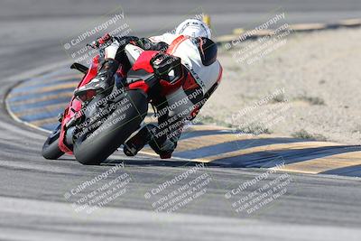 media/Dec-01-2025-Moto Forza (Mon) [[2daa91e15f]]/1-Advanced Group/Session 2 Turn 11 Backside/